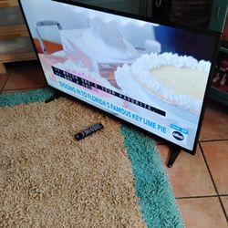 TV 50" Insignia  Whit Remote 