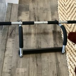 Gym Pull-Up Equipment 