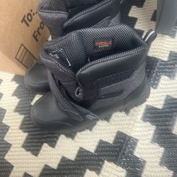 Snow Boots Size 4