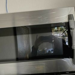 Samsung & Whrilpool 30in Microwave Open Box Unit Up to 50% Off