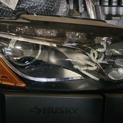 2011 Audi Q5 Right Passenger Side XENON HID Headlight OEM
