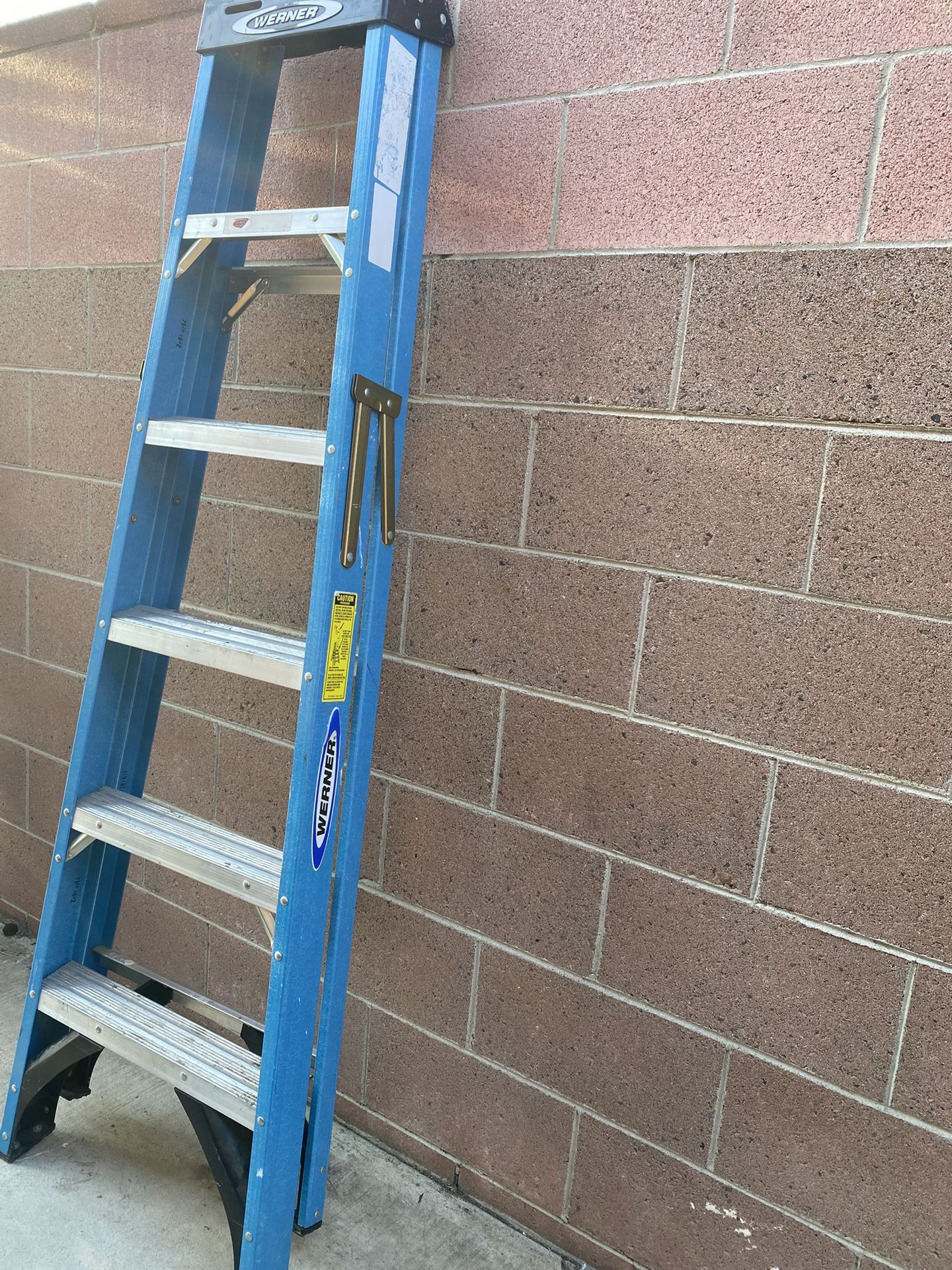 Werner Ladder 🪜 6 Ft. Tall 