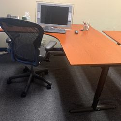 CORNER DESK With Extensión - Looks New! 