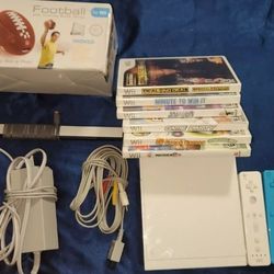 Wii Bundle With 8 Wii Games 3 Controllers 