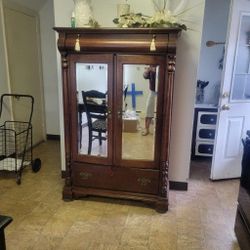     Cario Cabinet  With Mirror Doors 