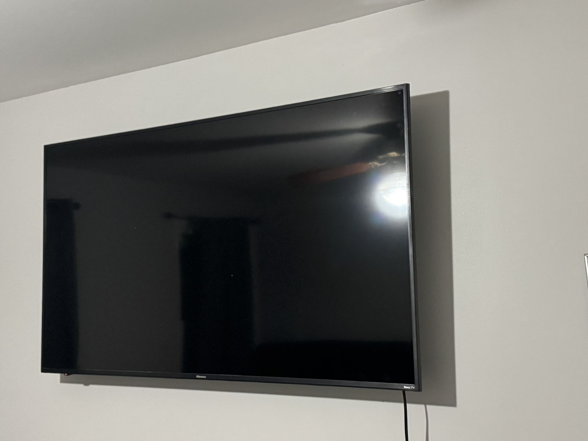 HISSEN TV 54 INCH, 4k, 3 HDMI Ports, Power Cable