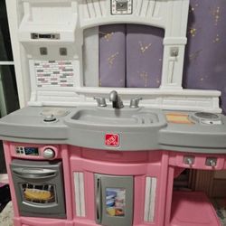 Like New Play Kitchen 