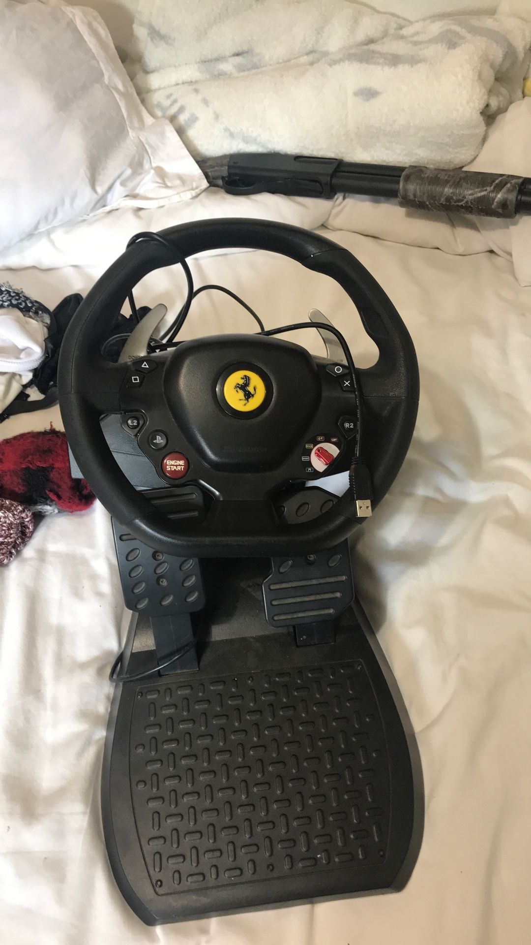 Thrustmaster Ferrari Steering Wheel/Petal PS4