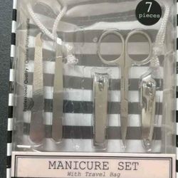 **Danielle Creations Manicure Set With Travel Bag BRAND NEW