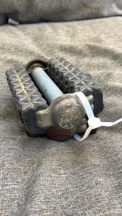 Vintage Schwinn, Waffle Pedals, Beach Cruiser, Klunker, Stingray, Krate, Scrambler, Sting-Ray, Full Size, Located in La Habra