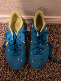 Kids soccer cleats