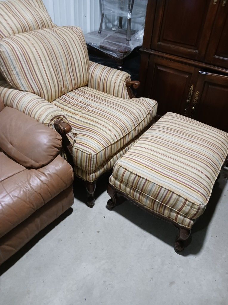 Vintage Comfy Thomasville Chair With Ottoman Striped