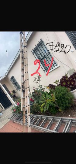 Excellent condition, variety of 24 feet in more sizes available fiberglass extension, Ladders