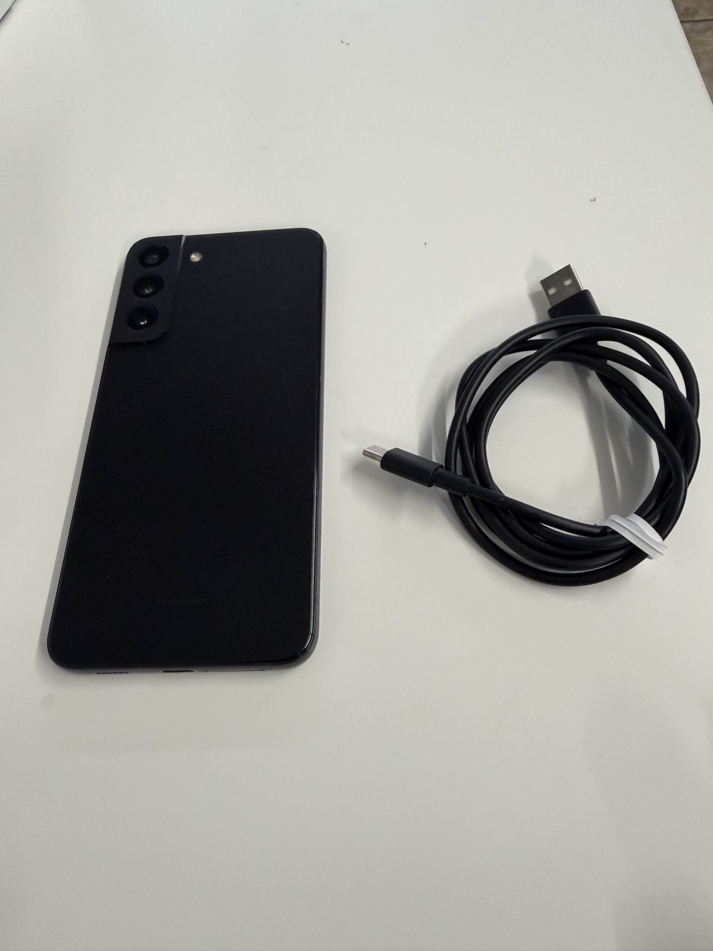 Samsung galaxy S22 plus 128Gb unlocked excellent condition (price is firm)