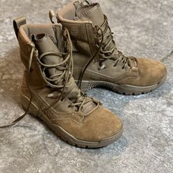 Nike Boots Size 6