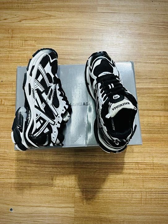 Balenciaga Runner Lace-Up Sneakers Black for Sale in The Bronx, NY