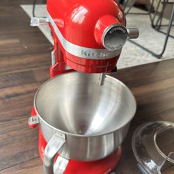 Kitchen Aid 6 Quart Bowl Mixer (with Accessories)