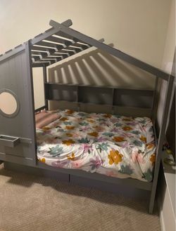 Full size house bed
