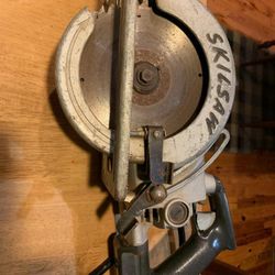 Older skill model 367 6.5 inch blade worm drive saw. Works good plug replaced has small tape 