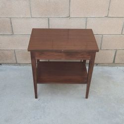 Vintage Side/End Table Brown Pre-owned Good Condition, Please Read The Description. 