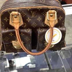 Louis Vuitton Manhattan Handbag  Authenticated By Entrupy 