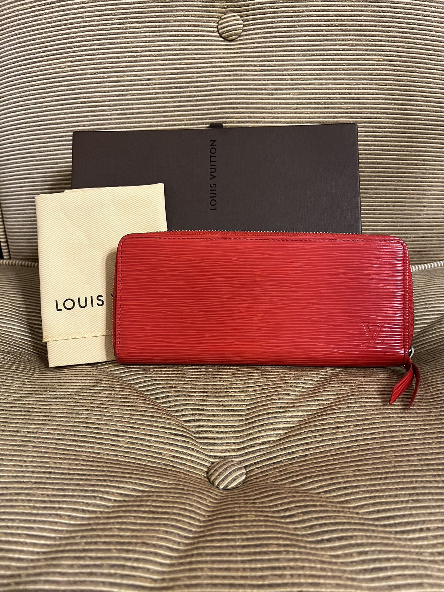 Authentic Louis Vuitton Epi Portefeuille Clemence Zip Around Wallet for  Sale in West Palm Beach, FL - OfferUp