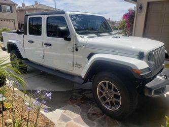 Factory Jeep Gladiator Wheels and Tires