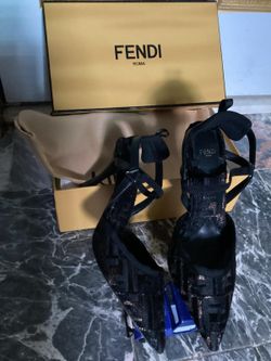 New designer heel with box size 8-9
