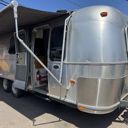 2002 Airstream 25’ 