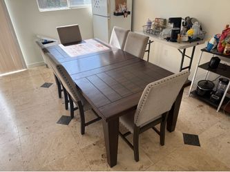 Dining Table and chairs set
