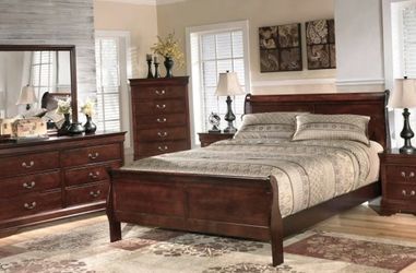 Walnut Queen Bedroom Group