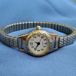 Vintage Like New Small Face Easy Read Numbers Woman's Watch