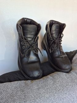 STEEL TOE WATERPROOF WOMANS BOOTS