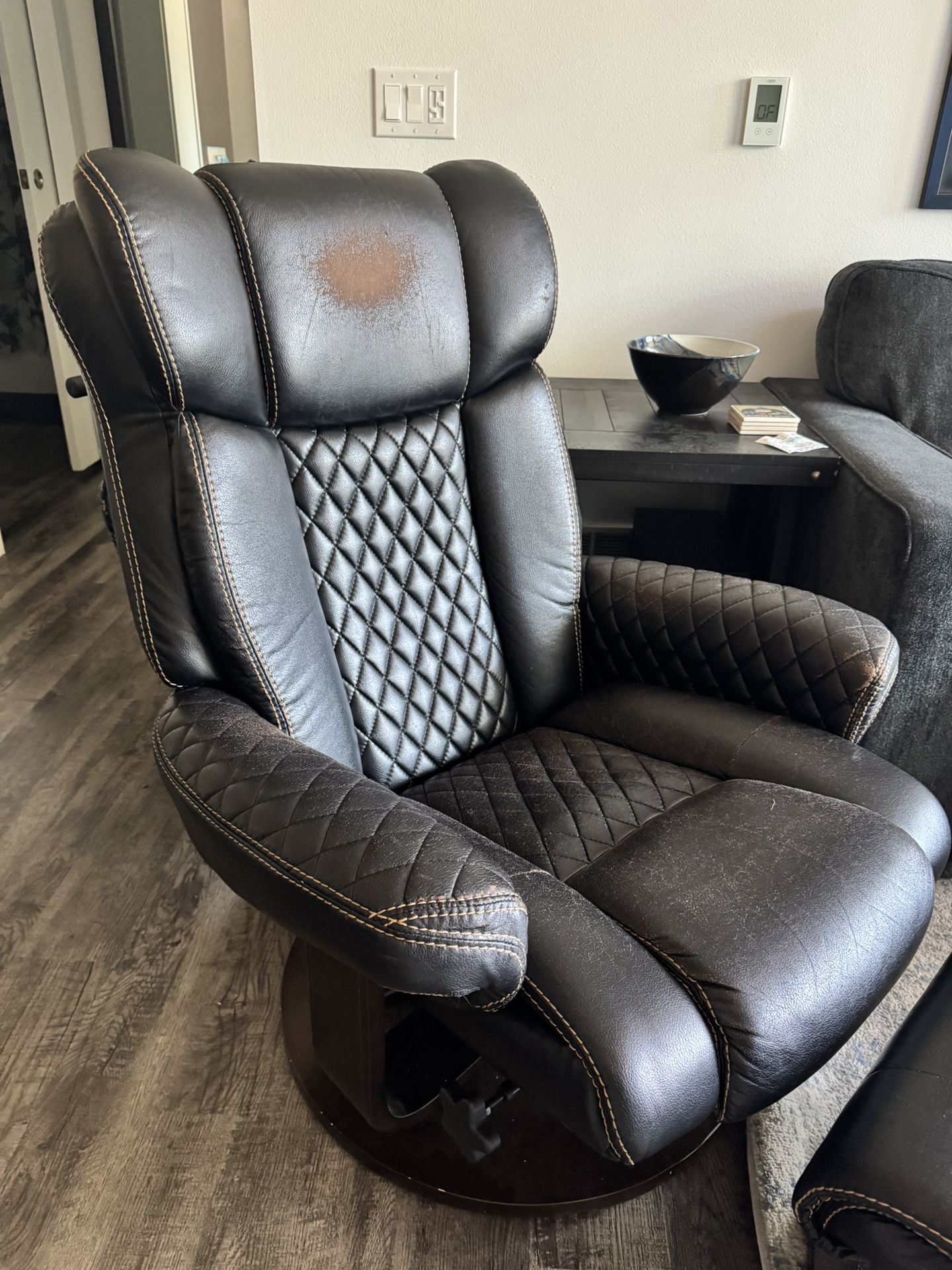 Recliner Chair With Ottomann