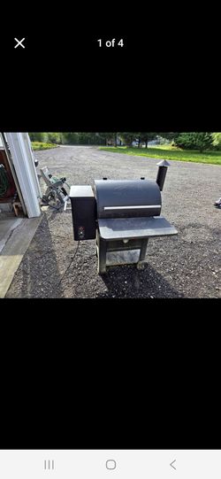 Traeger Pellet Grill / Smoker