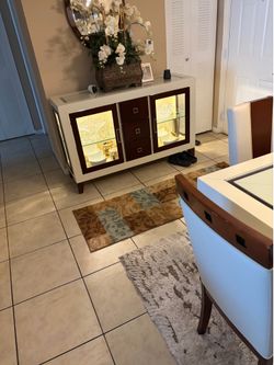 Dining table/6 chairs  & buffet