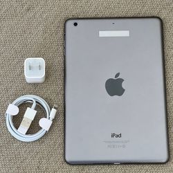 iPad Mini 3 , iCloud Unlocked,   Wi-Fi  Internet Access  , Excellent Condition Like New