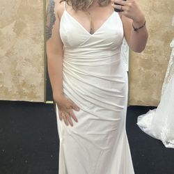 Wedding Dress Silky Smooth Strapped Form Fitting Flattering Size 10