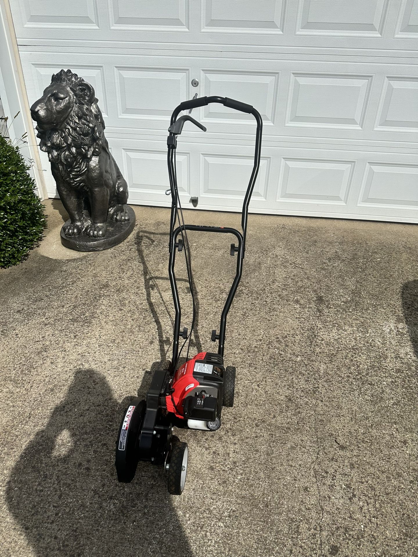 CRAFTSMAN E410/1.75 in -GAS LAWN EDGER.