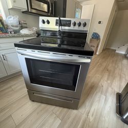 Frigidaire Electric Stove 
