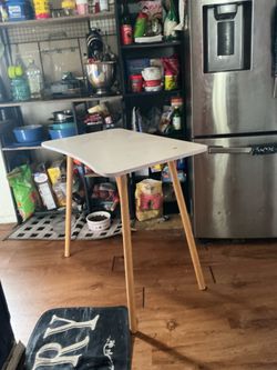 Nail tech table