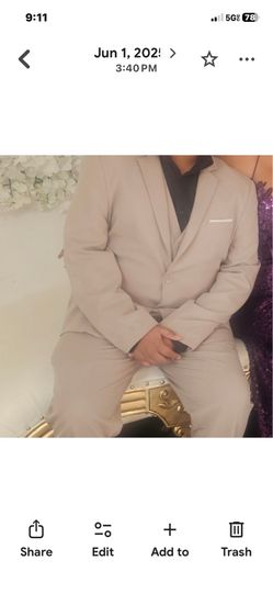 Boys suit it fits like a size 18