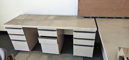 Store closing, free desks and large table