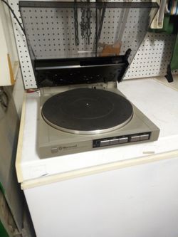 Vintage Turntable. Works. Complete