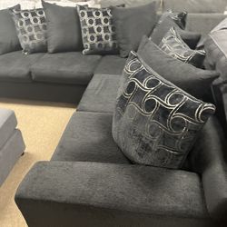 Beautiful New Stunning Couch 