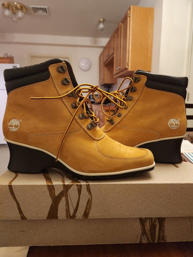 Women's Timberland Boots,Nice Condition 