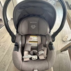 UppaBaby Aria Infant car seat and base, brand new.