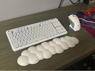 Logitech lightspeed and razer ultimate viper