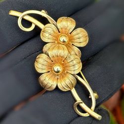 Forstner Vintage Jewelry 10k solid yellow gold Flower Brooch