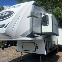 LUXURIOUS RV WITH SLIDERS